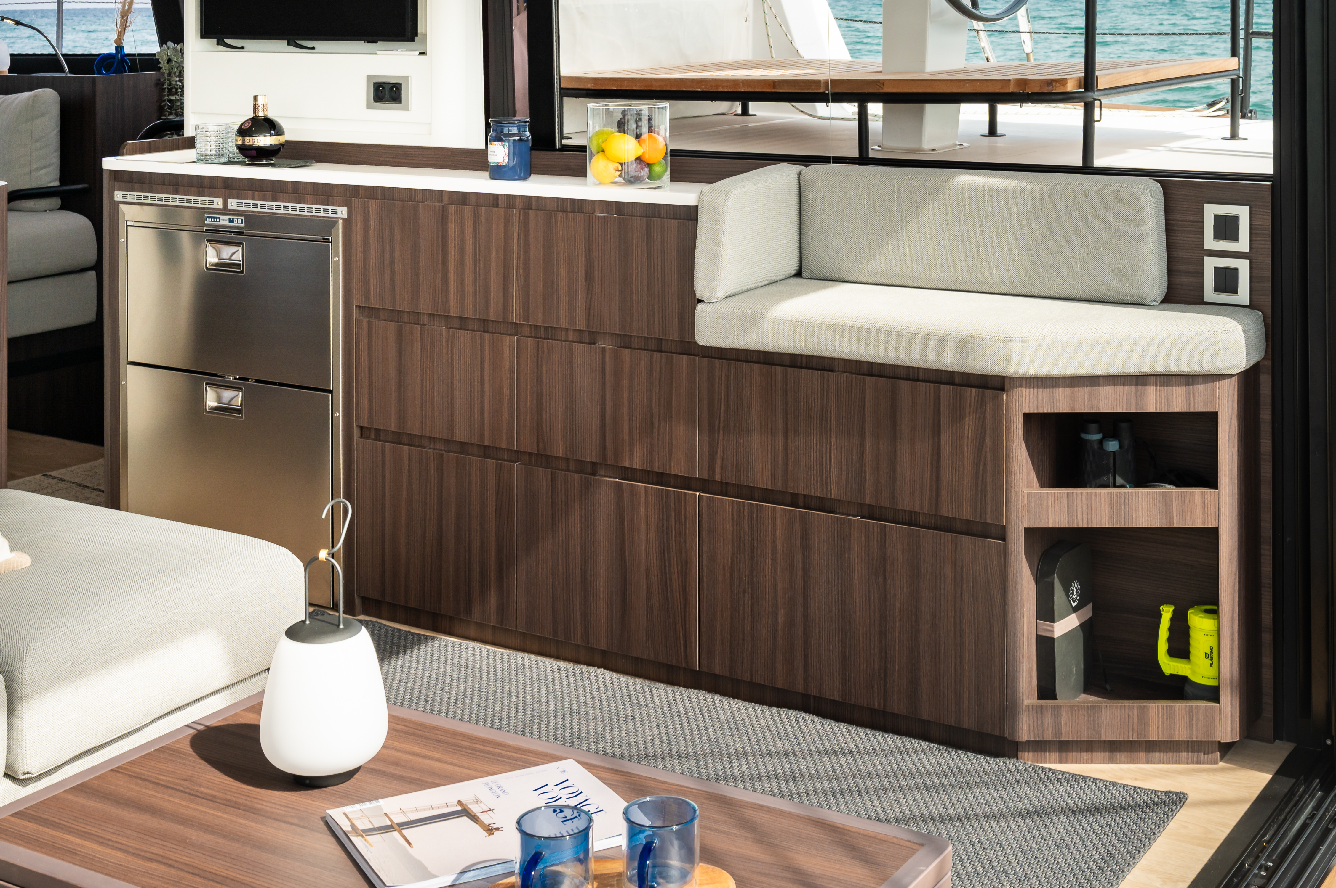 assise de type siège bar/méridienne