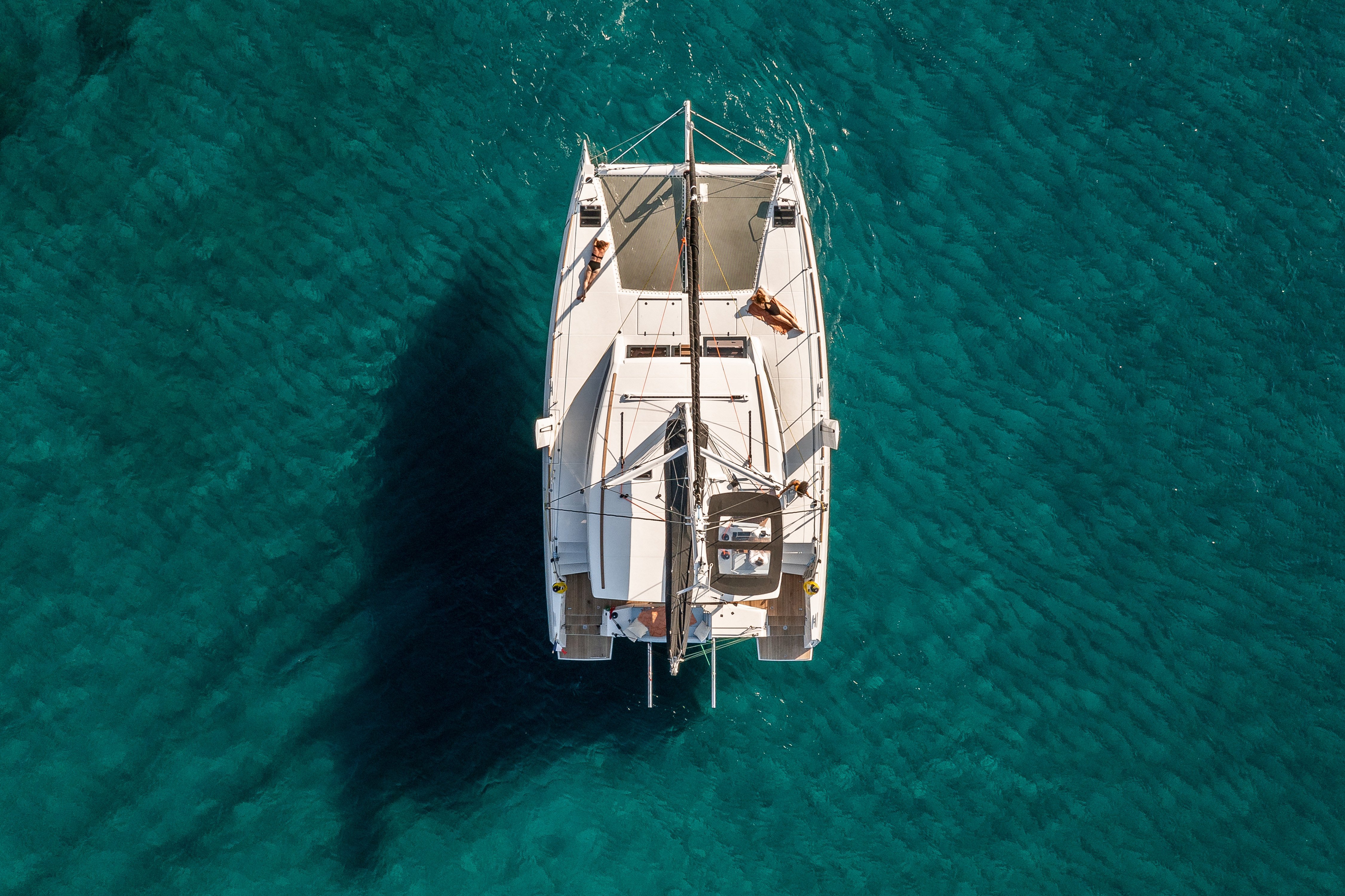 Un catamaran sans panneau de pont, catana ocean class